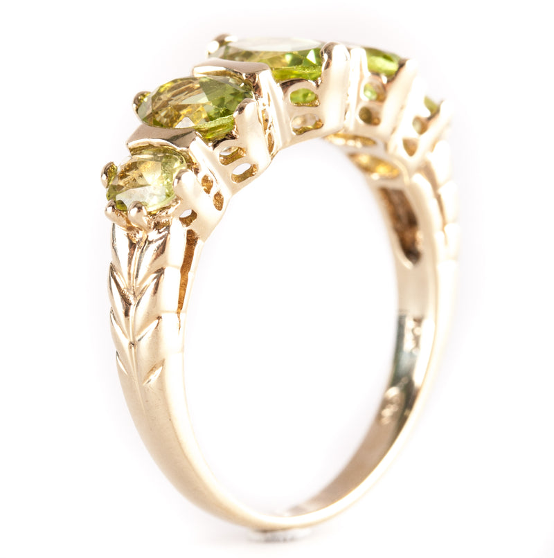 10k Yellow Gold Oval Peridot Graduated Cocktail Ring 2.34ctw 3.35g