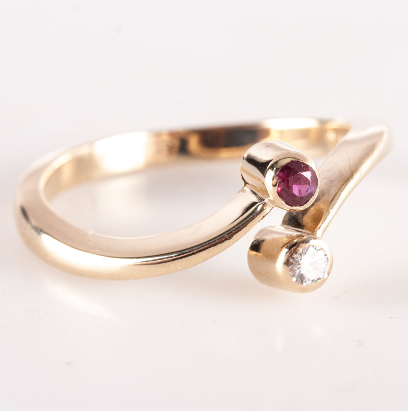14k Yellow Gold Round Ruby Diamond Two-Stone Bypass Style Ring .10ctw 3.27g