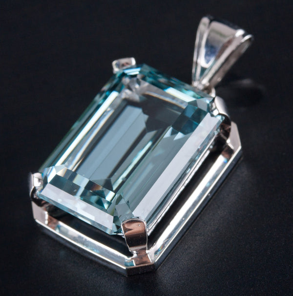 13k White Gold Swiss Blue Topaz Solitaire Style Pendant 14.87ctw 6.75g