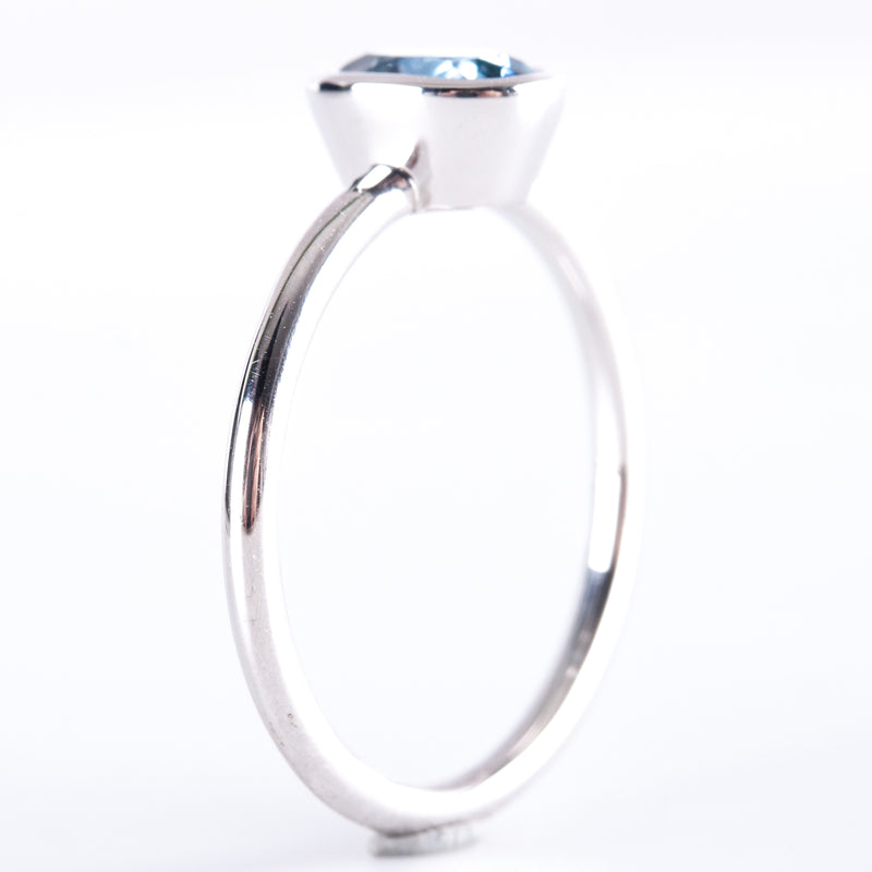 14k White Gold Oval AA Aquamarine Bezel Set Solitaire Ring .72ct 2.12g