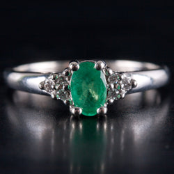 18k White Gold Oval Emerald Solitaire Ring W/ Diamond Accents .48ctw 2.0g