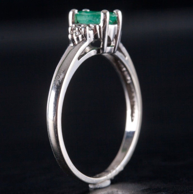 18k White Gold Oval Emerald Solitaire Ring W/ Diamond Accents .48ctw 2.0g