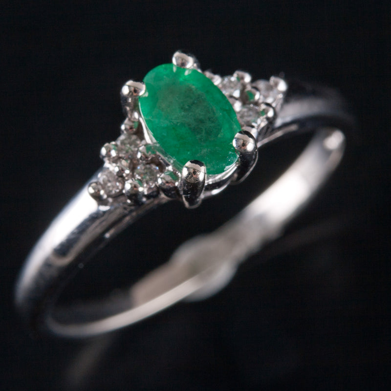 18k White Gold Oval Emerald Solitaire Ring W/ Diamond Accents .48ctw 2.0g