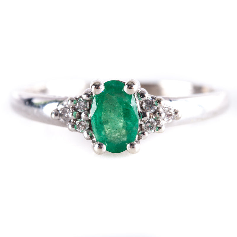 18k White Gold Oval Emerald Solitaire Ring W/ Diamond Accents .48ctw 2.0g