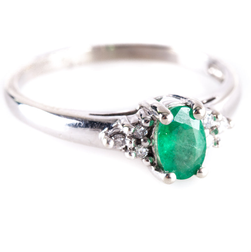 18k White Gold Oval Emerald Solitaire Ring W/ Diamond Accents .48ctw 2.0g