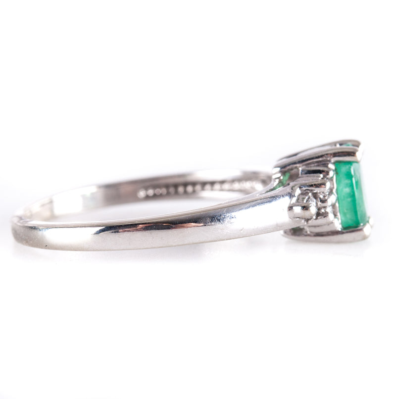 18k White Gold Oval Emerald Solitaire Ring W/ Diamond Accents .48ctw 2.0g