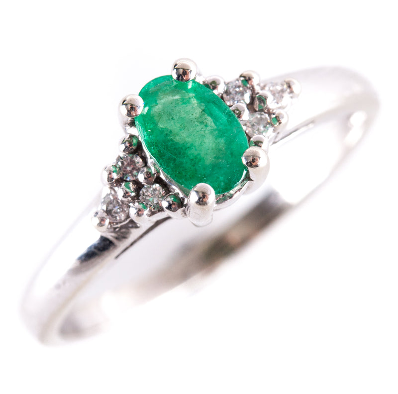 18k White Gold Oval Emerald Solitaire Ring W/ Diamond Accents .48ctw 2.0g