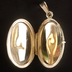 8k Yellow Gold Locket Style Pendant 3.12g 33.5mm x 16.9mm