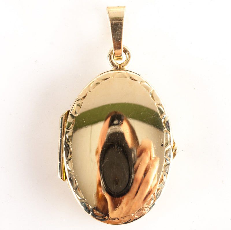 8k Yellow Gold Locket Style Pendant 3.12g 33.5mm x 16.9mm
