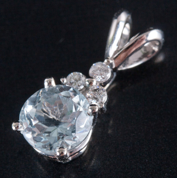 14k White Gold Round Aquamarine Solitaire Pendant W/ Diamond Accents .83ctw .82g