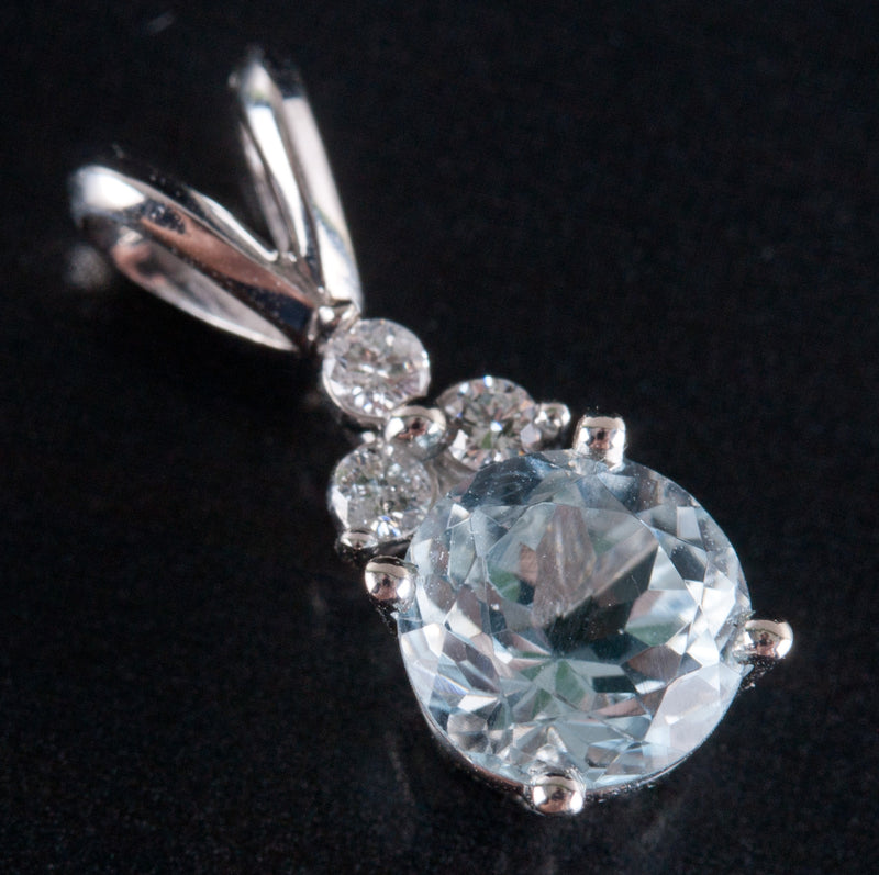 14k White Gold Round Aquamarine Solitaire Pendant W/ Diamond Accents .83ctw .82g