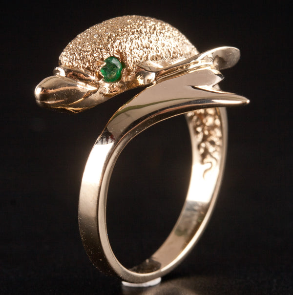 14k Yellow Gold Round Emerald Dolphin Style Ring .12ctw 4.38g