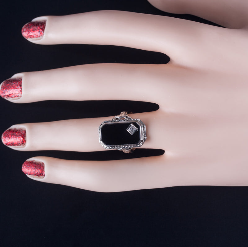 Vintage 1920's 18k White Gold Onyx Diamond Cocktail Style Ring .09ctw 3.95g
