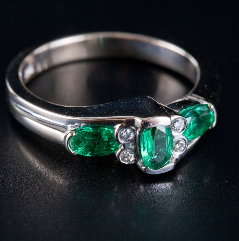 18k White Gold Oval Emerald & Diamond Ring .83ctw 4.9g Size 6.75
