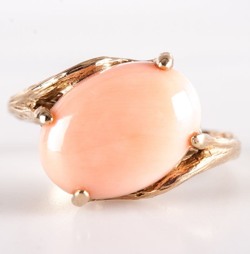 Vintage 1950s 10k Yellow Gold Oval Cabochon Angel Skin Coral Solitaire Ring 3.8g