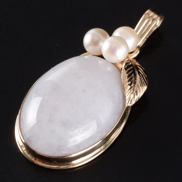 Vintage 1970's 14k Yellow Gold Oval Cabochon White Jade Pearl Pendant 6.35g